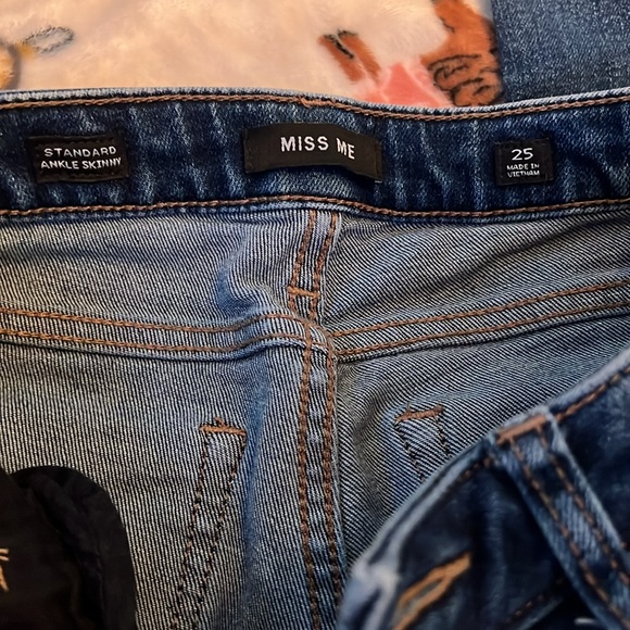 Skinny Miss Me jeans with floral on the legs - Picture 5 of 5